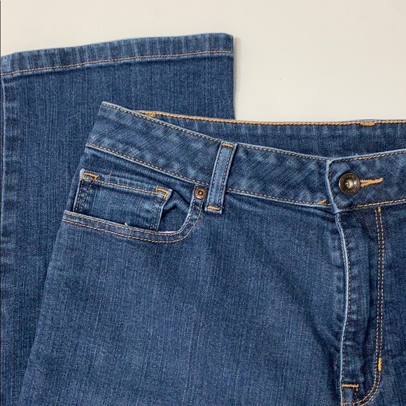 πL L Bean Classic Fit Jeans - Picture 2 of 8